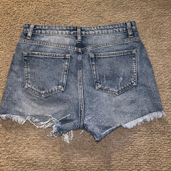🍄4 Pairs of Jean's/shorts for $35🍄
 Jean Shorts - Picture 5 of 5